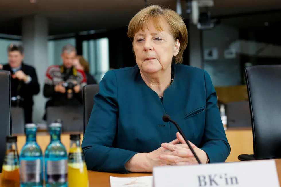 Forbundsdagen prøver å finne ut om Angela Merkel og den tyske regjeringen hadde kjennskap til Volkswagens juks med utslipp fra dieselbiler før sakne sprakk i media. Foto: Markus Schreiber, Scanpix
