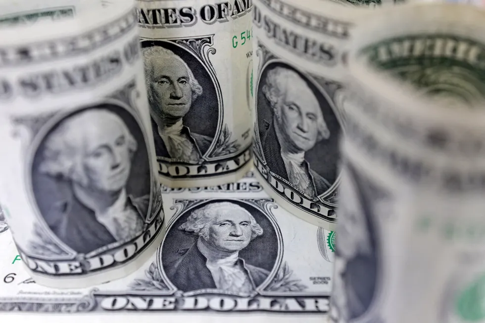 Amerikanske dollar svekkes etter at inflasjonstallene kom inn lavere enn ventet.