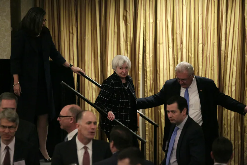 Sentralbanksjef Janet Yellen i den amerikanske sentralbanken Federel Reserve (Fed). Her etter å ha talt i Chicago i forrige uke, da hun overbeviste markedet om at Fed vil heve renten i neste uke. Foto: Joshua LOTT
