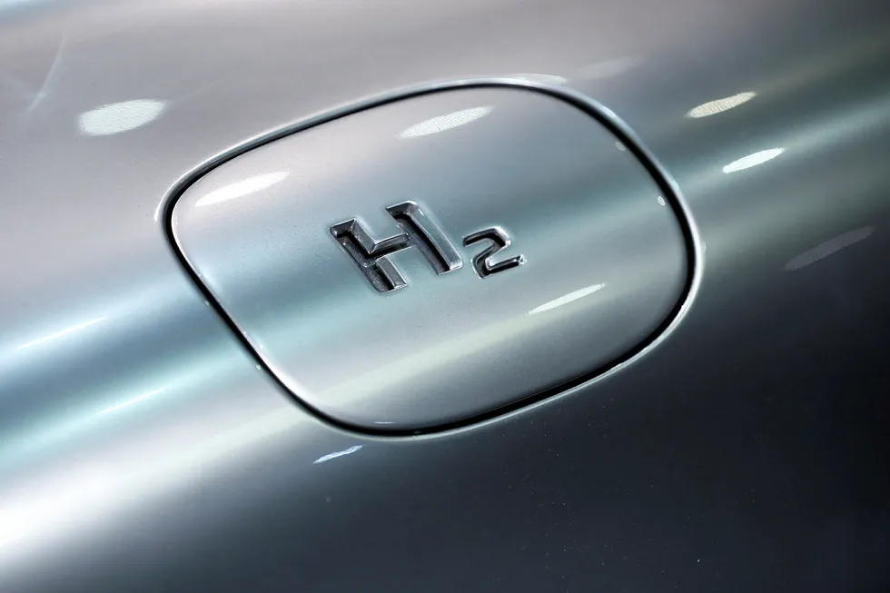 FILE PHOTO: The symbol for the chemical element hydrogen is seen on the cover of the hydrogen fuel tank of a Mercedes-Benz F125 concept car that is electrically powered by a hydrogen fuel cell at the Hannover Fair in Hanover, Germany, April 25, 2016. REUTERS/Wolfgang Rattay/File Photo