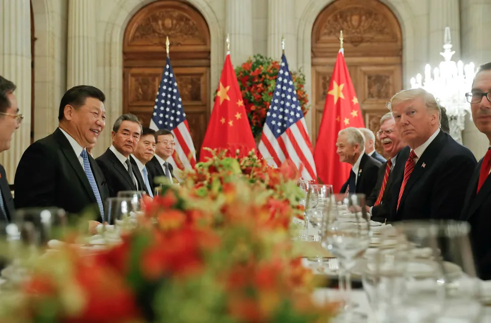 Kinas president Xi Jinping og USAs president Donald Trump møttes til middag under G20-møtet i Argentina.