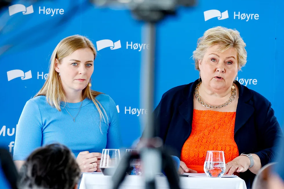 Høyres leder Erna Solberg og nestleder Tina Bru foreslår en ny produktivitetskommisjon. Foto: Jan Langhaug / NTB