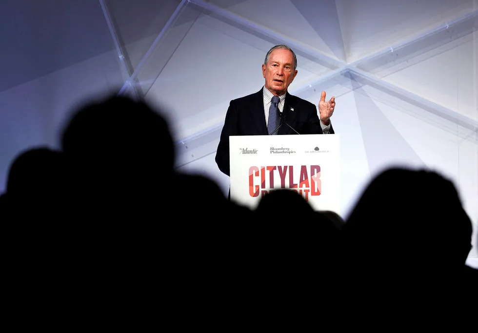 Ingen andre kandidater har brukt så mye penger på reklame i løpet av én uke, melder nyhetsbyrået Bloomberg , som er grunnlagt av den 77 år gamle milliardæren Michael Bloomberg.