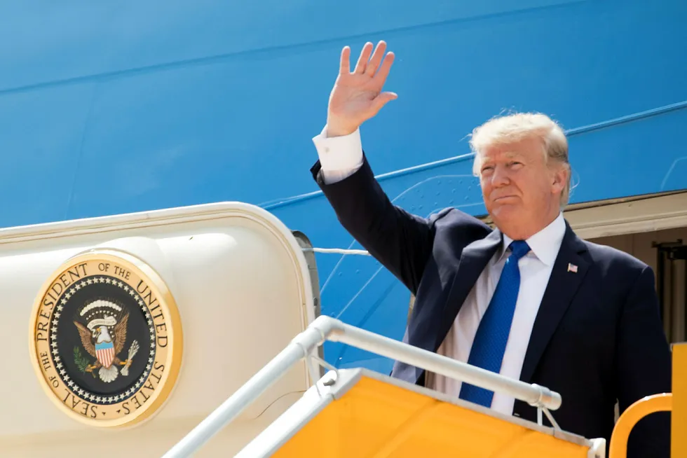 Donald Trumps rundreise i Asia har ikke gått ubemerket hen. Her ankommer presidenten Danang-flyplassen i Vietnam. Foto: Andrew Harnik, AP/NTB Scanpix