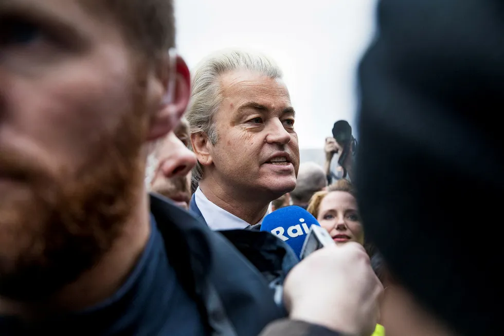 Geert Wilders driver valgkamp i småbyen Spijkenise utenfor Rotterdam. Han faller nå på meningsmålingene foran valget 15. mars. Foto: Jan Johannessen