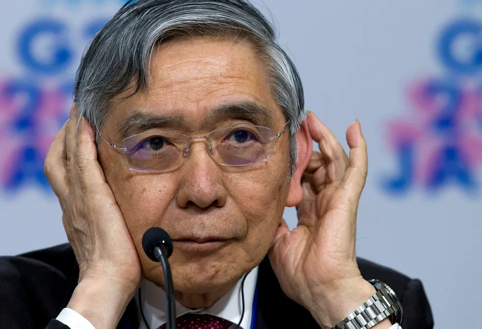 Den japanske sentralbanken er bekymret for økt proteksjonisme i verdensøkonomien. Mye avhenger av hva som skjer i handelsforhandlingene mellom Kina og USA de neste dagene.