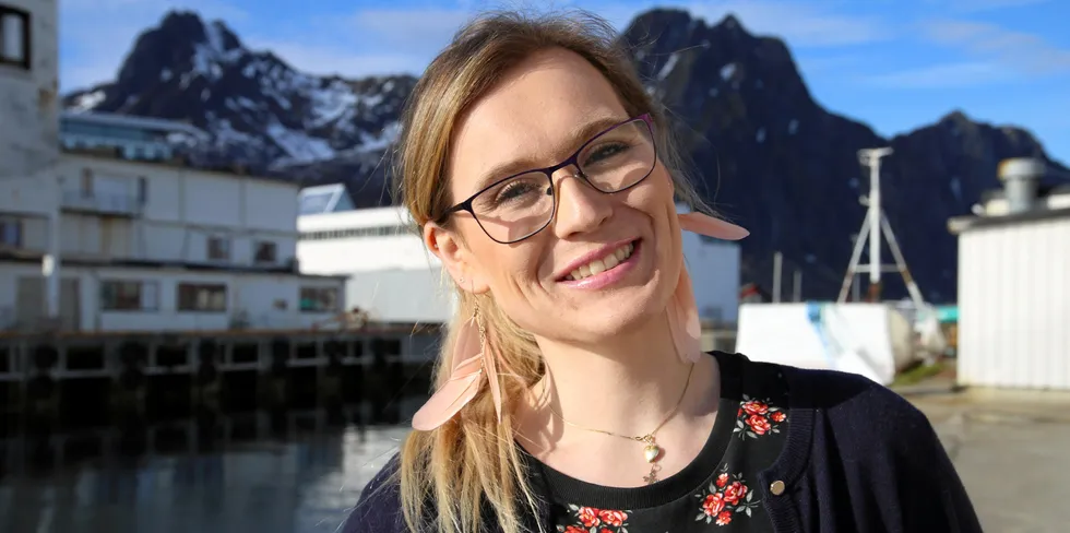 Alice Roseth Eik fra Sola driver i åpen gruppe med båten «Kurti».