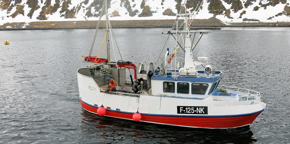 Arve Engdal på «Salarfisk» på veg til levere til Norfra i Nordvågen i Vest-Finnmark i april i år. Vårtorskefiske i Finnmark og andre viktige sesongfiskerier er det stor lønnsomhet i til tross for skyhøge drivstoffpriser.