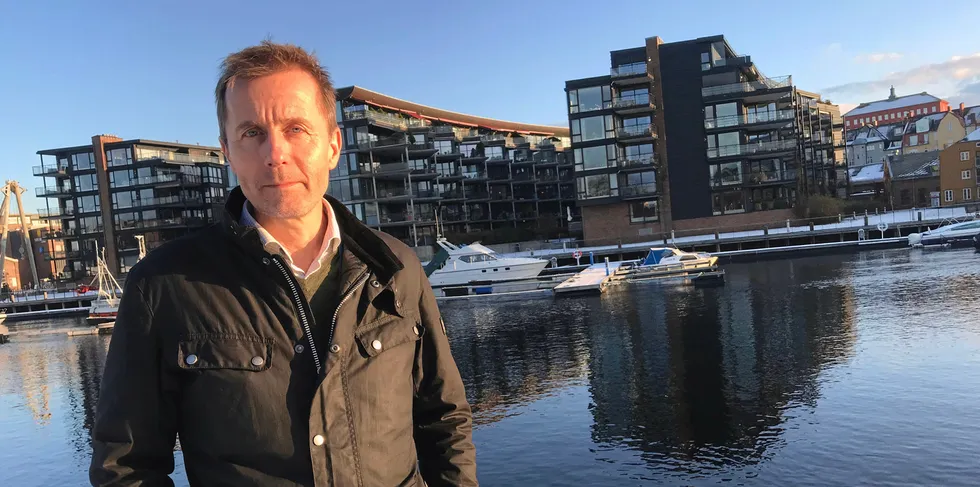 Jan Henrik Sandberg, seniororådgiver i Fiskarlaget, seniorrådgiveren sier at myndighetene må intensivere kunnskapsinnhentingen om konsekvensene av havvind.