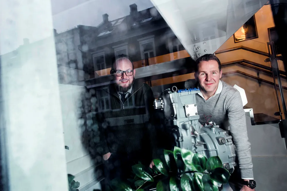 Teknologidirektør Harald Nes Rislå (til venstre) og finansdirektør Helge Gitmark Valeur i Viking Heat Engines i Kristiansand har fått tilsagn om lån på nær 300 millioner kroner fra Den europeiske investeringsbanken (EIB). Foto: Sondre Steen Holvik