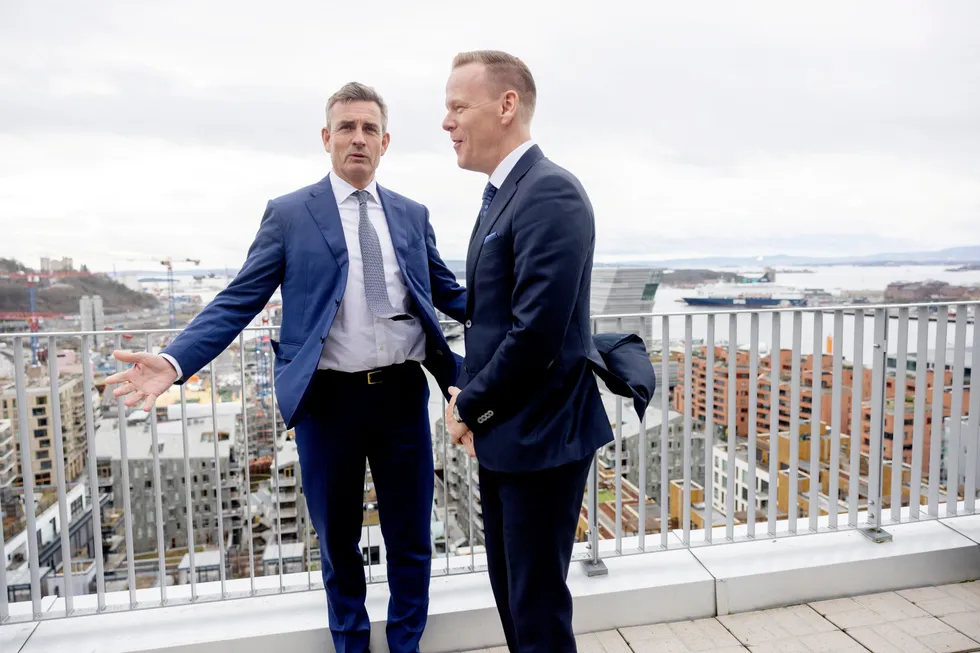DNBs konserndirektør Harald Serck-Hanssen (fra venstre) og Asia-sjef Axel Berning møtes i Oslo – men finner flest fornybarprosjekter å finansiere langt unna Norge.