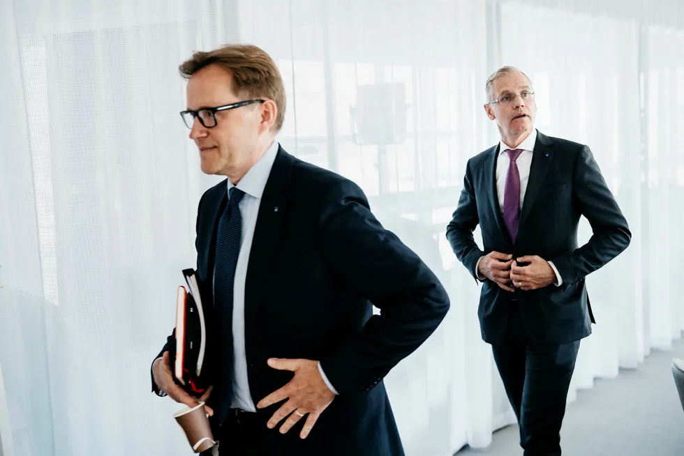 SAS’ nye finansdirektør Torbjørn M. Wist (fra venstre) og toppsjef Rickard Gustafson vil ikke dele detaljer om flybonuskundene med arbeidsgivere eller skattemyndighetene. Foto: Fartein Rudjord