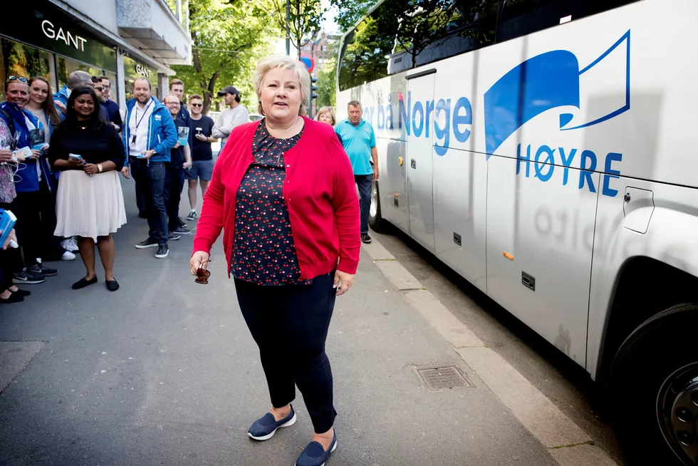 Statsminister Erna Solberg «tyvstartet» valgkampen denne uken. Avreise var selvfølgelig fra Høyres Hus i Oslo. Foto: Terje Pedersen/NTB Scanpix