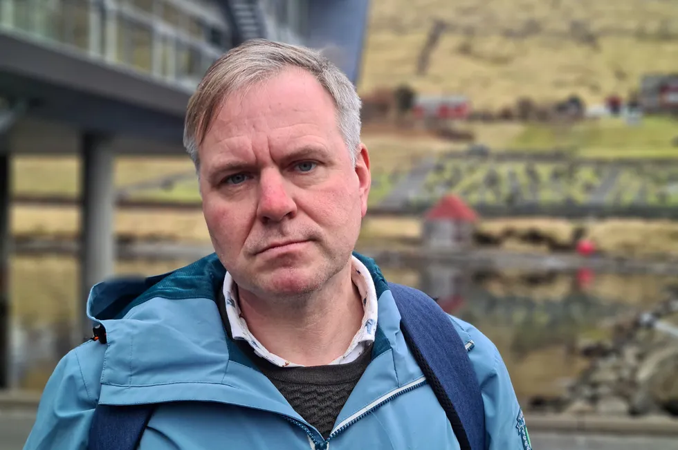 Alfred Bjørlo er stortingsrepresentant for Venstre. Her avbildet under et besøk på Færøyene, hvor Sjømat Norge tok med norske politikere for å lære om skatt og lakseoppdrett.