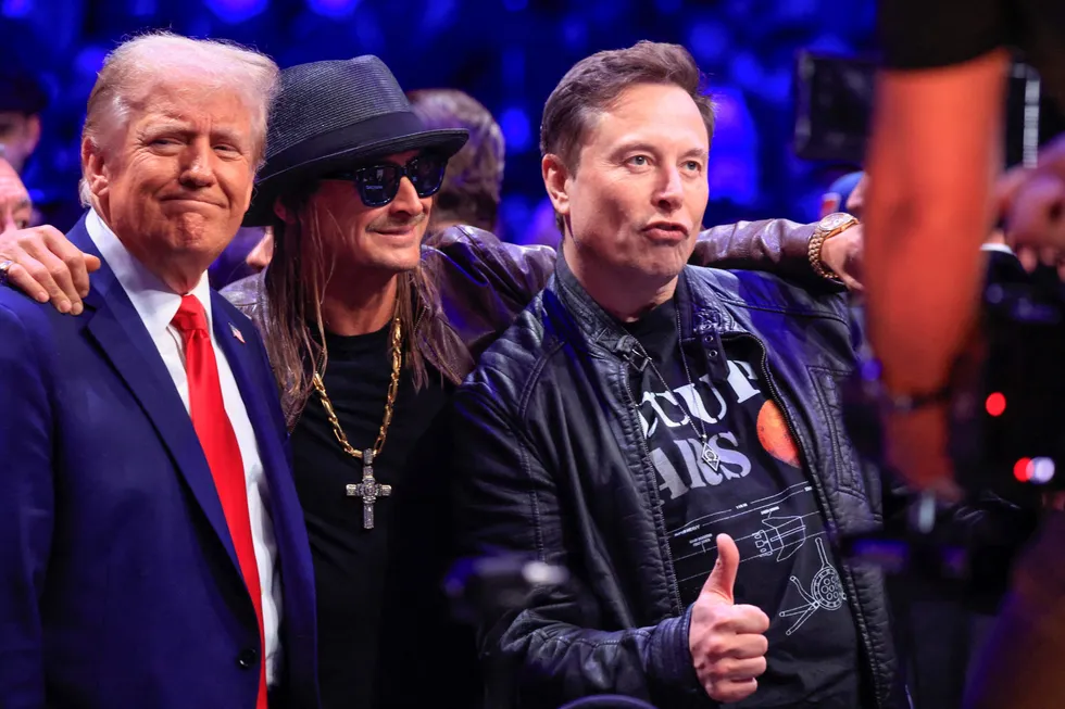 USAs kommende president Donald Trump og hans nære allierte Elon Musk sikrer solid støtte fra næringslivet før overtakelsen 20. januar. Her med sangeren Kid Rock fra et valgkampevent i Madison Square Garden i New York i november.