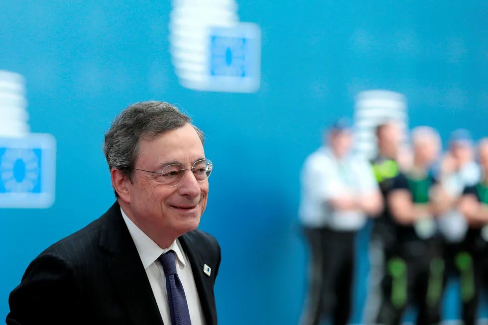 Den europeiske sentralbanksjefen Mario Draghi skal snart gå av, men en av de siste tingene han gjør kan bli å kutte renten.