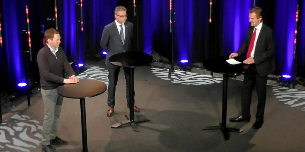 Fiskeri- og sjømatminister Odd Emil Ingebrigtsen og Tommy Torvanger, konsernsjef i Nergård, i samtale med programleder Erik Wold om brexit og året som fiskeriminister på Sjømatdagene 2021.