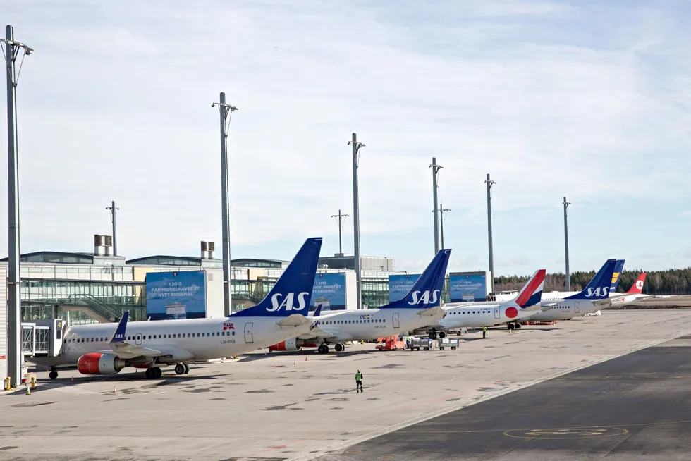 TV 2 ansatte er gode kunder for flyselskapene som flyr mellom Gardermoen og Flesland. Foto: Aleksander Nordahl
