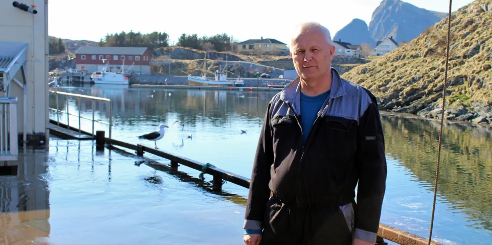 Geir Sjøset på Træna er glad for at det lokale fiskemottaket igjen kommer i drift.