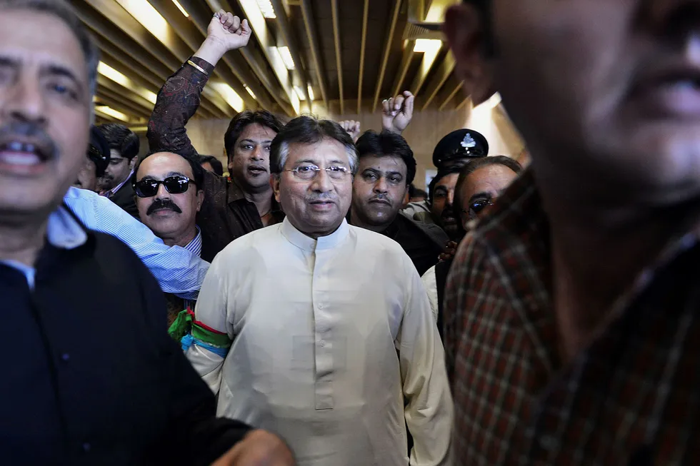 General Pervez Musharraff kom til makten gjennom et militærkupp i 1999. Da han stilte til valg, gikk han ikke av som forsvarssjef. Foto: Aamir Qureshi/AFP/NTB Scanpix