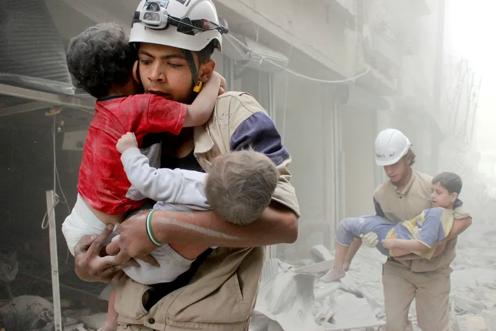 Sterke bilder. «Cries from Syria» skåner oss ikke for noen av aspektene ved den pågående borgerkrigen. Det er veldig hard kost. Foto: Tour de Force/Filmweb