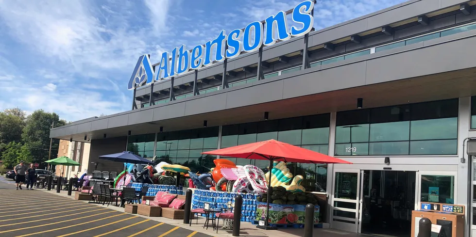 Following an investigation by The New Yorker magazine about forced labor in China's seafood supply chain, US retailer Albertsons has stopped purchasing some seafood products origination in China and supplied by High Liner.