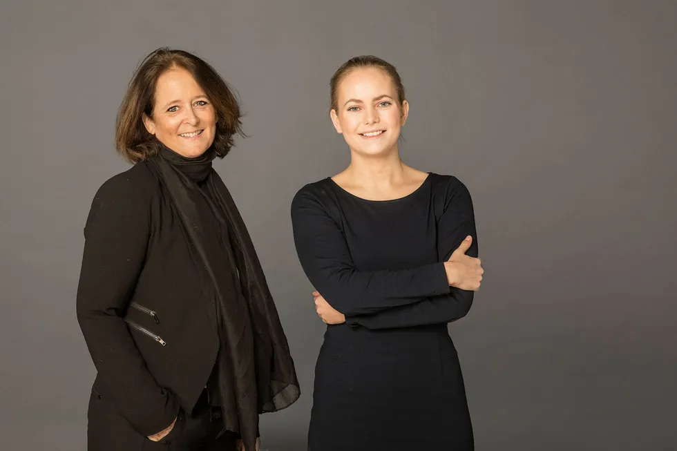 Eva Grinde (til venstre) og Nora Rydne har startet en ny podkast i Dagens Næringsliv. Temaet er arbeidsliv.