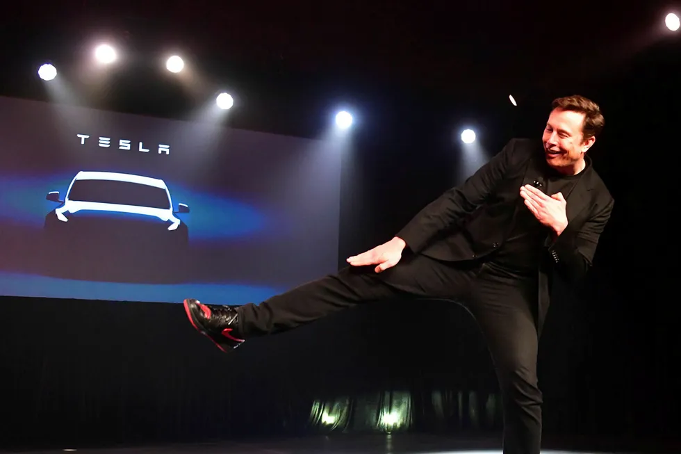 Tesla-sjef Elon Musk under en presentasjon av Model Y i California i mars. Han kan juble over stadig nye kurstopper og tittelen som verdens mest verdifulle bilprodusent.