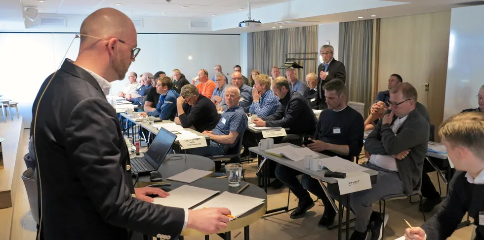 Leder Thord Monsen i kontrollseksjonen i Fiskeridirektoratet fikk mye kritikk for det nye systemet for sporing og rapportering på årsmøtet i Sør-Norges Notfiskarlag. Han viste til at han ikke er alene om å utforme systemet.
