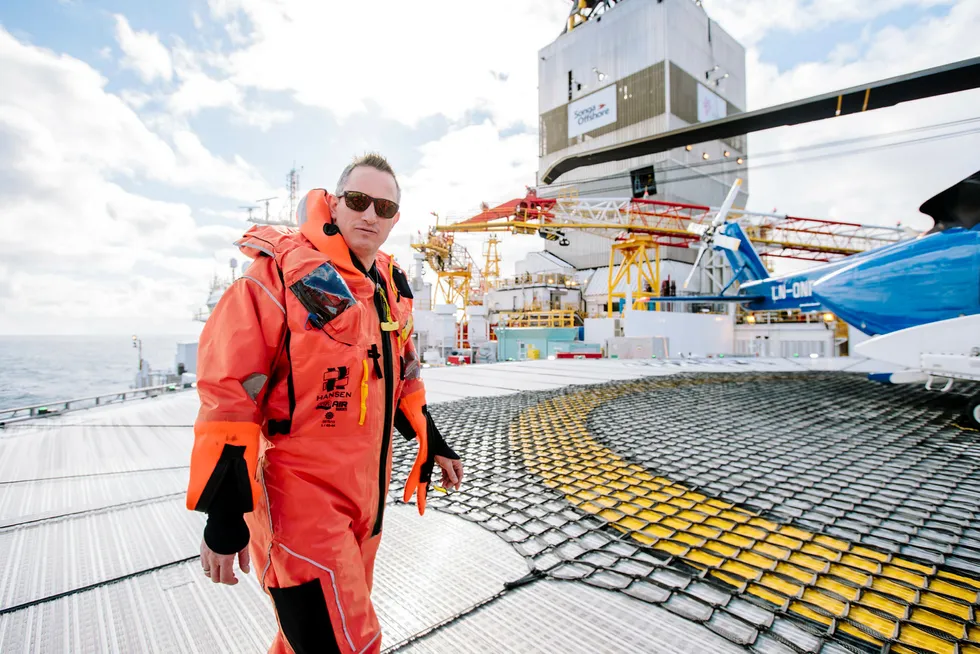 Jez Averty er Statoils letedirektør for norsk og britisk sokkel. I vår var han optimist da han besøkte boreriggen «Songa Enabler» i forkant av sommerens oljejakt i Barentshavet. Foto: Marius Fiskum