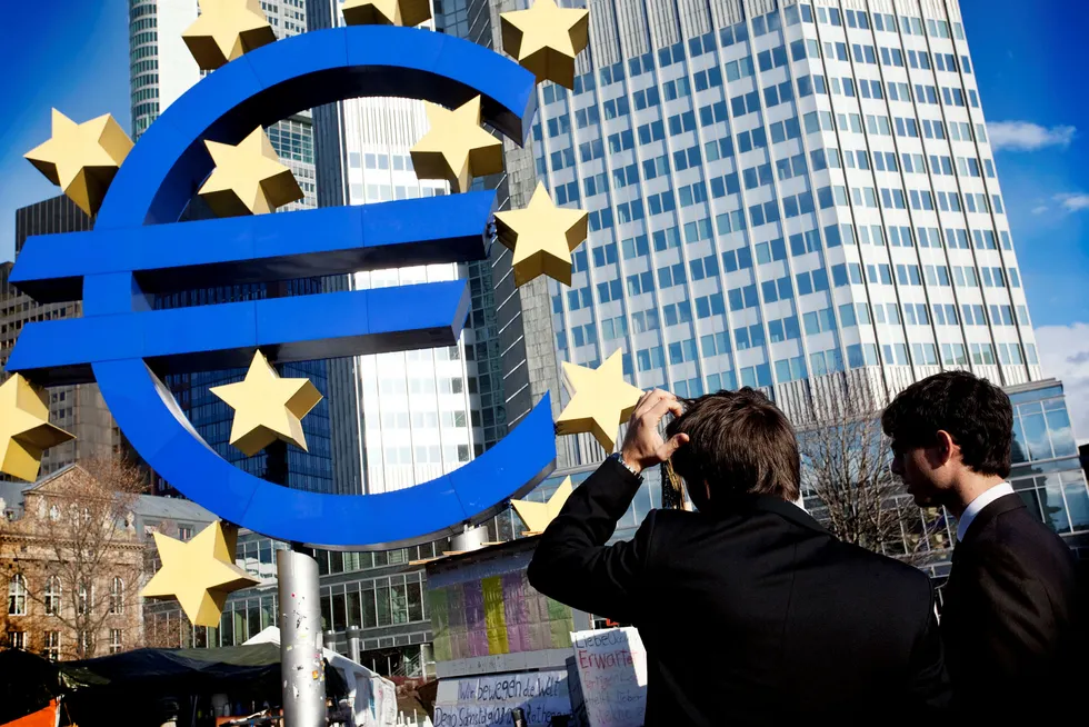 Vi venter at den europeiske sentralbanken vil fortsette sine støttekjøp av verdipapirer for å redusere renter og kredittpåslag, men i noe lavere tempo enn nå, skriver artikkelforfatter. Her fra kontorene til Den europeiske sentralbanken i Frankfurt. Foto: Jeff Gilbert