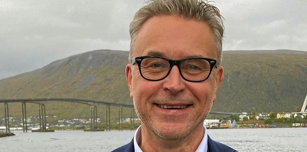 POSITIV; TROSS DRAMA: Fiskeriminister Odd Emil Ingebrigtsen deltok på Fiskaraget Nord årsmøte i Tromsø. Til tross for at regionlaget vedtok å melde seg ut av Fiskarlaget, er han positiv på næringas vegne.