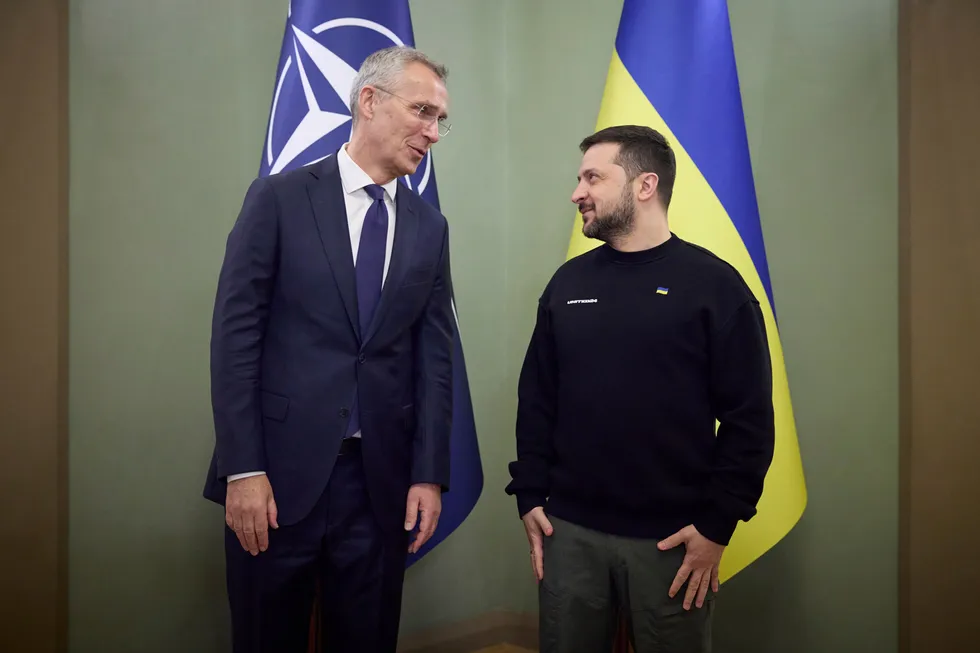 Natos generalsekretær Jens Stoltenberg og Ukrainas president Volodymyr Zelenskyj i Kiev torsdag denne uken.