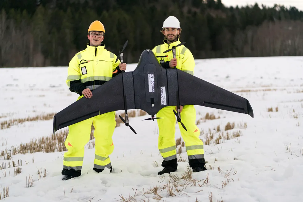 fl-y-f-rste-tur-fra-sykehus-til-sykehus-snart-kan-dronen-frakte