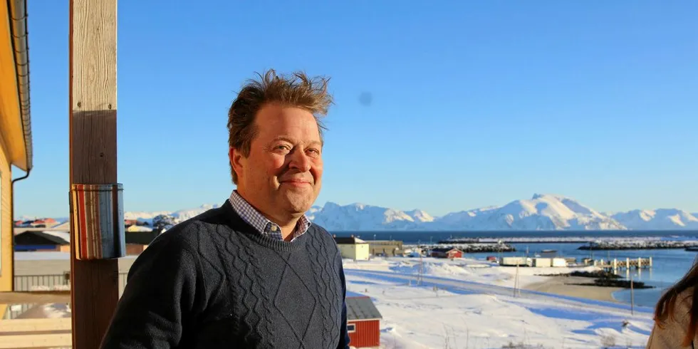 Arne Hjeltnes overtok torsdag offisielt over det nye filetanlegget i Mehamn. Med seg på kjøpet får han 3000 tonn torsk. Foto: Arne Fenstad