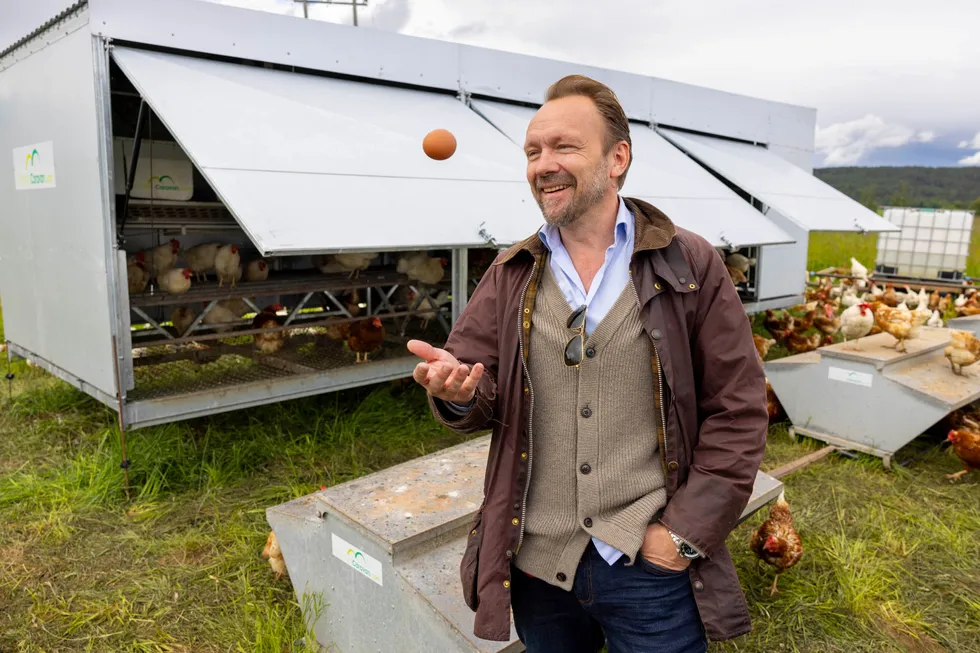 Kolonihagen-gründer Jon Frede Engdahl og kona Katrine Bratlie Engdahl har gått fra økologiske matkasser til å bli en av de store leverandørene i Rema etter at selskapet ble kjøpt opp av dagligvaregiganten i 2016.