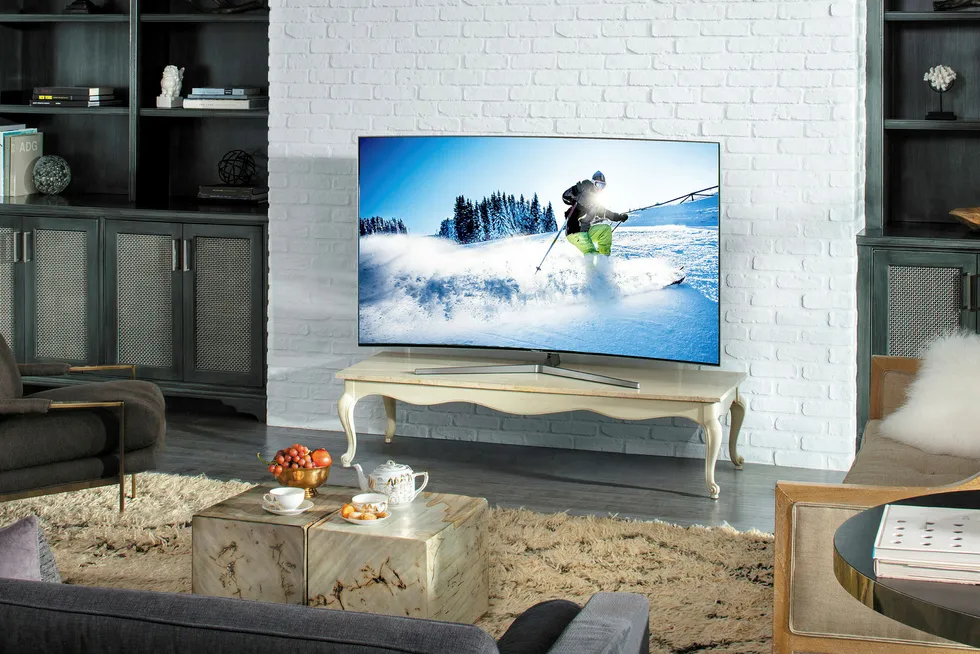 En større tv øker opplevelsene, enten det er snakk om OL, spill eller film. Foto: Samsung