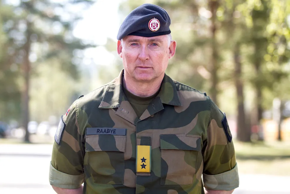 Tidligere generalinspektør for Heimevernet Tor Rune Raabye, startet konsulentselskap kort tid etter at han gikk av. Han meldte ikke fra til sin tidligere arbeidsgiver.