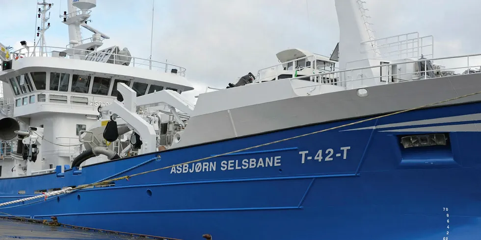 INJURIERENDE: Reder Andreas Hansen på «Asbjørn Selsbane» mener stortingsrepresentant Geir Adelsten Iversen (Sp) sprer uriktige og injurierende påstander om båtens fiske.