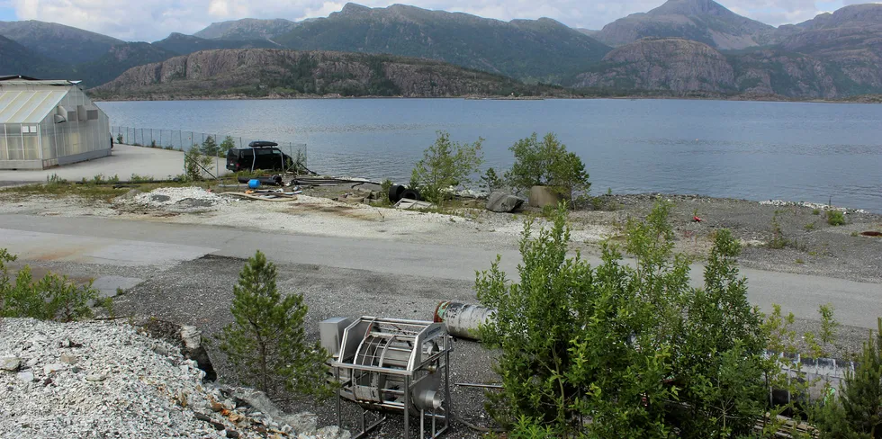 Her, på Fjord Base i Florø (Norges største forsyningsbase for oljeindustrien) skal Havlandet bygge sitt pilot-anlegg for landbasert matfiskproduksjon av laks