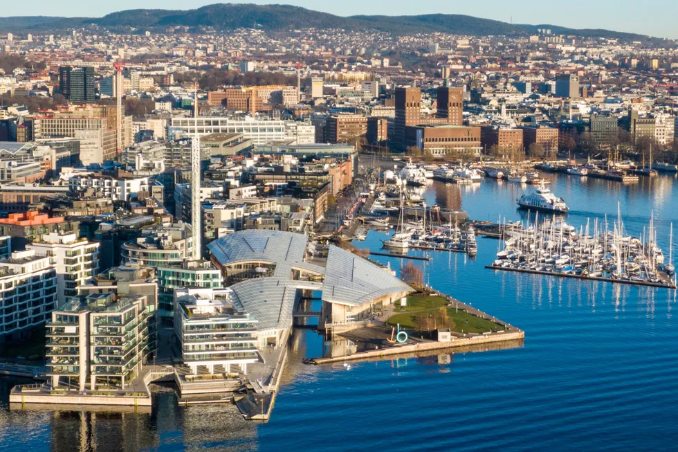 Sanksjonerte oligarker mistenkes for å være blant de reelle eierne av 500 eiendommer på Tjuvholmen, Aker Brygge og Bjørvika i Oslo som i dag eies fra skatteparadiser.