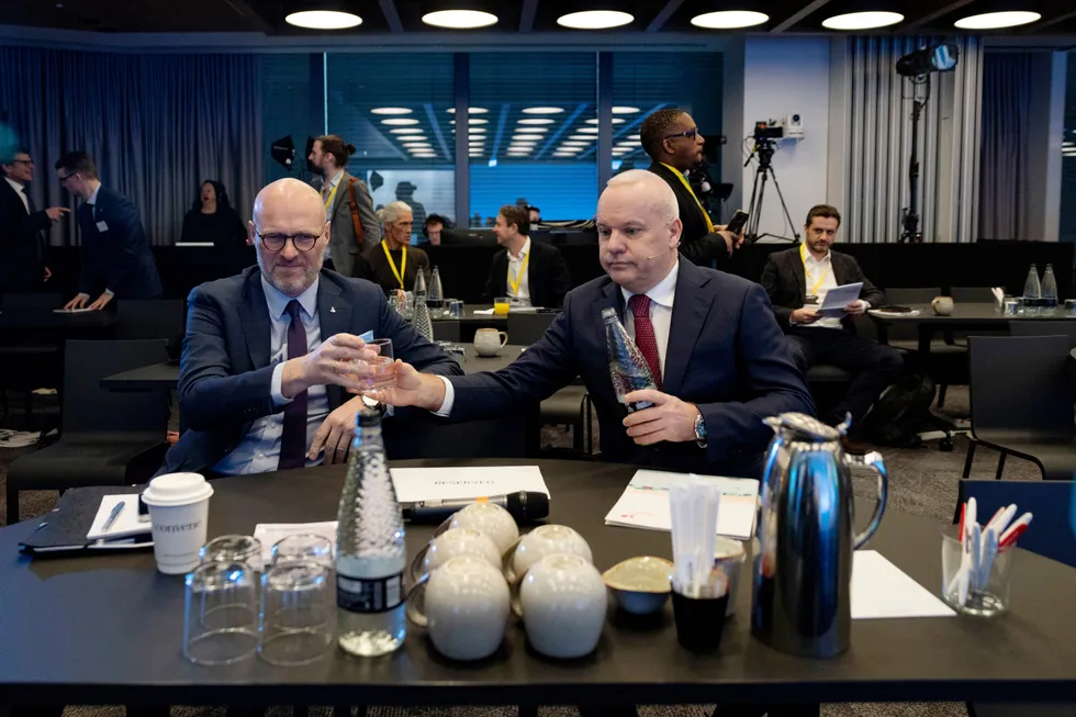 Konsernsjef Anders Opedal (til høyre) og finansdirektør Torgrim Reitan presenterte Equinors strategioppdatering i London 7. februar. På pressekonferansen den dagen ville de ikke snakke om aksjenedturen den forårsaket. Det gjorde de imidlertid noen dager senere internt, etter mange spørsmål fra de ansatte.