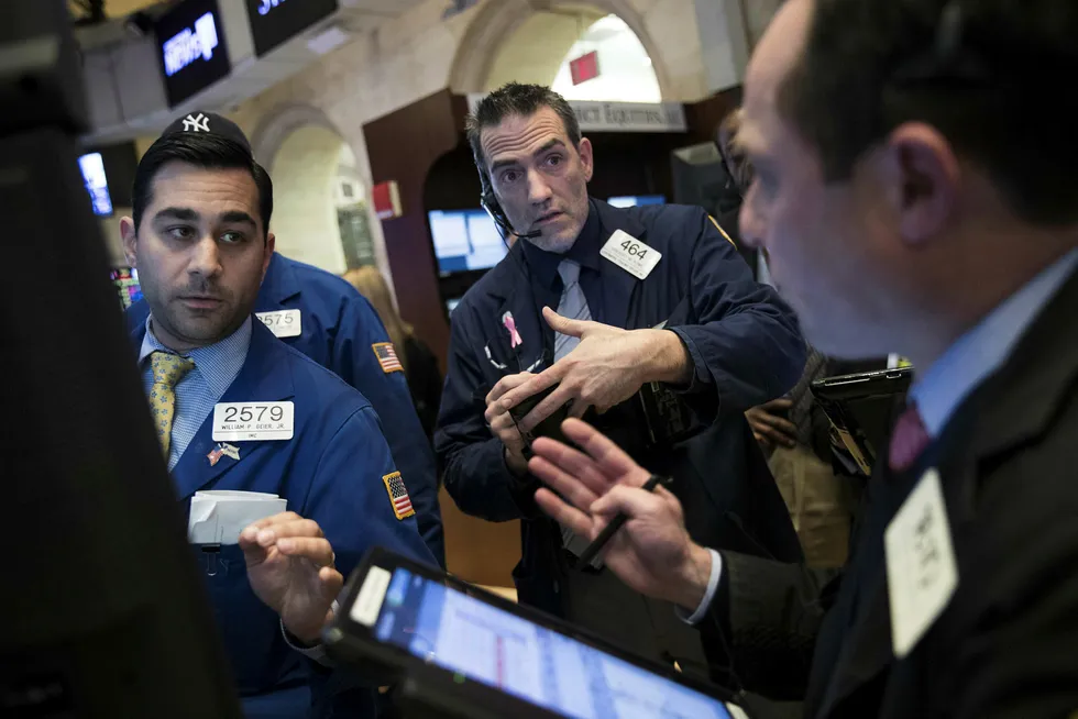 Aksjetradere på gulvet i New York Stock Exchange (NYSE). Foto: Drew Angerer/Getty Images