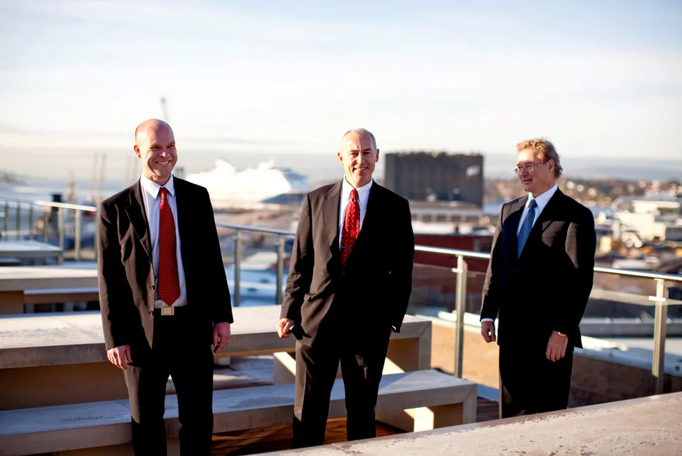 Awarded: Floatel International chief executive Peter Jacobsson (middle).