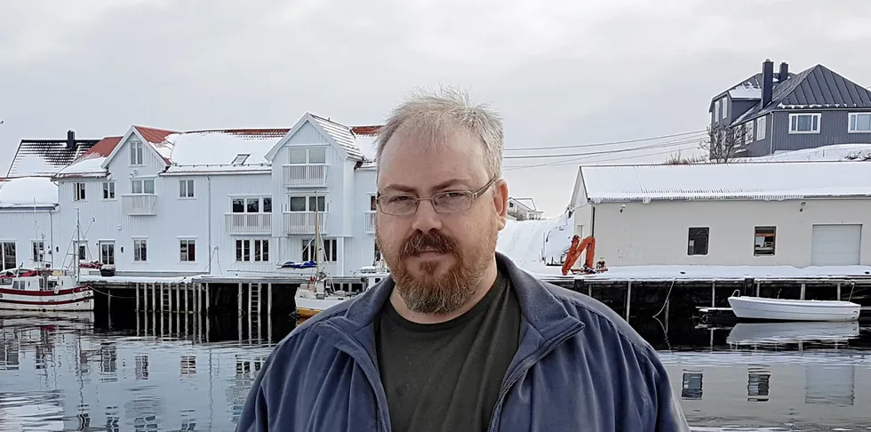 Fisker Andreas Pettersen får ikke dispensasjon fra regelen om at begge båteiere må stå om bord under samfiske, selv om han er sykemeldt på grunn av brudd i ryggen.