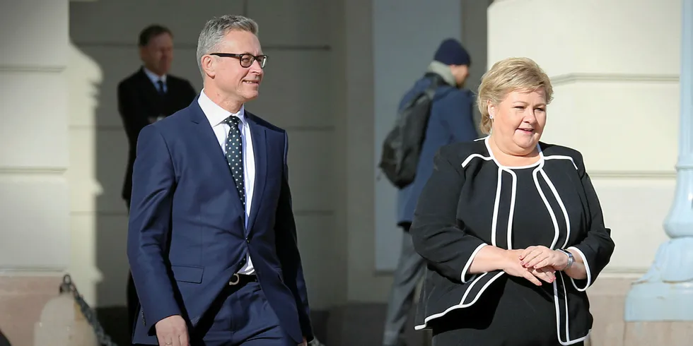 Fiskeri- og sjømatminister Odd Emil Ingebrigtsen sammen med statsminister Erna Solberg rett etter utnevnelsen av Ingebrigtsen.