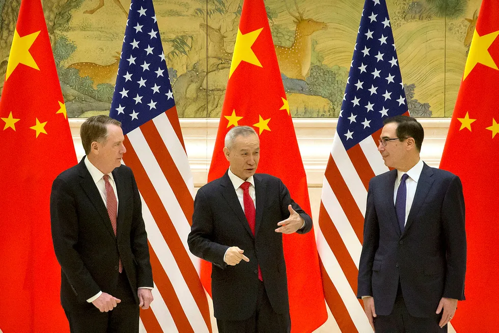 Avgjørelsen på om det blir slutt på handelskrigen mellom USA og Kina nærmer seg. Fra venstre på bildet: USAs handelsrepresentant Robert Lighthizer, Kinas visestatsminister og forhandlingsleder Liu He og USAs finansminister Steven Mnuchin.