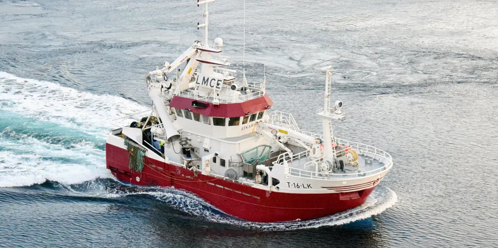Senja-båten «Einarson» losset 25 tonn blåkveite hos Lofoten Viking 18. mai.