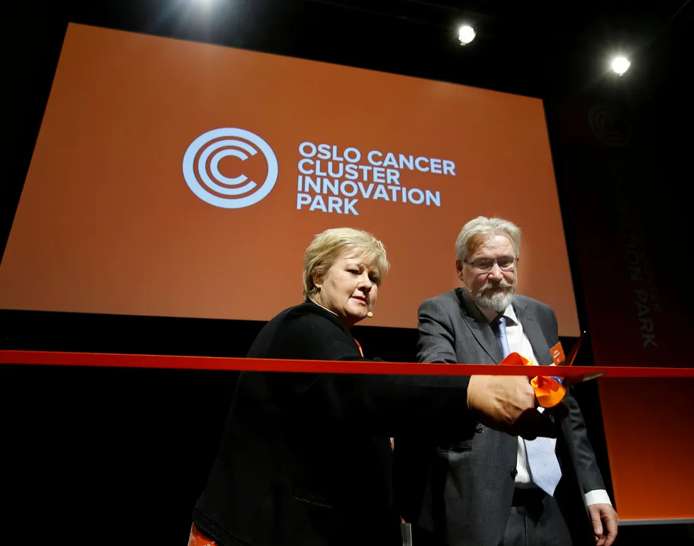 Statsminister Erna Solberg åpner Oslo Cancer innovasjonspark sammen med Radforsk-leder Jonas Einarsson. Januar neste år har han ledet stiftelsen i tyve år.