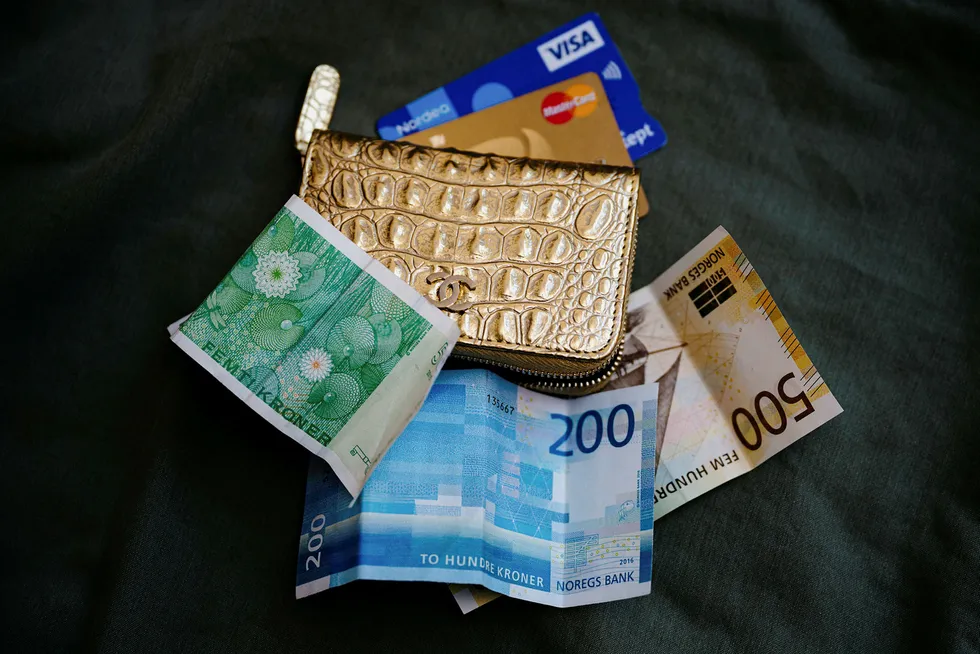 Kontanter ble brukt i bare tre prosent av alle betalingstransaksjoner i Norge før koronakrisen, mot 74 prosent i Tyskland. Nå avtar kontantandelen der også.